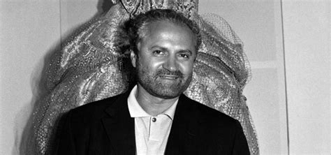 com'è morto versace|chi ha ucciso versace.